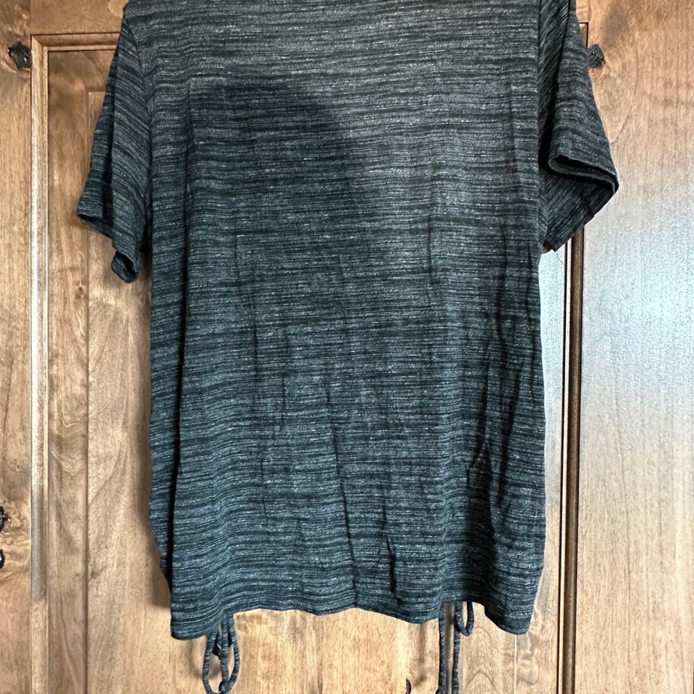 Women’s Top - Picture 2 of 3